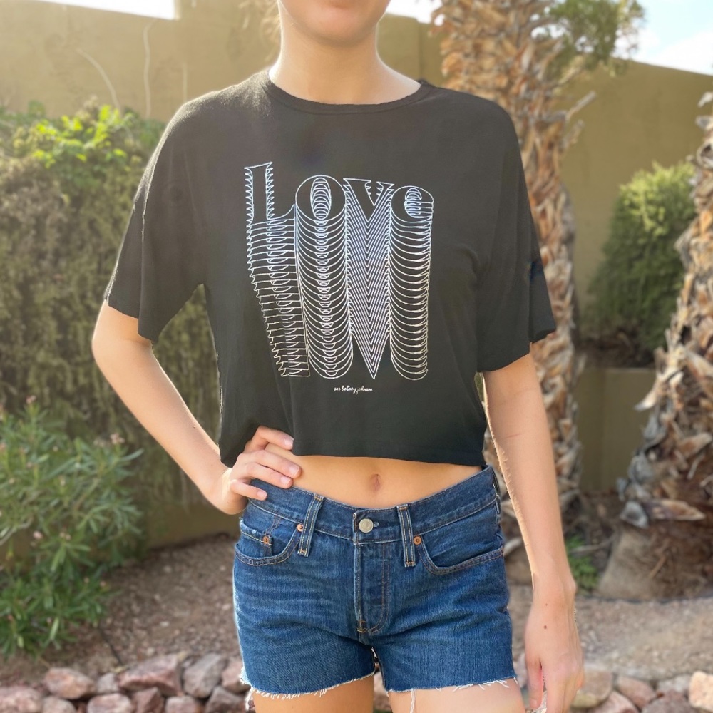 🖤💗💙 BETSEY JOHNSON PERFORMANCE “LOVE” TEE